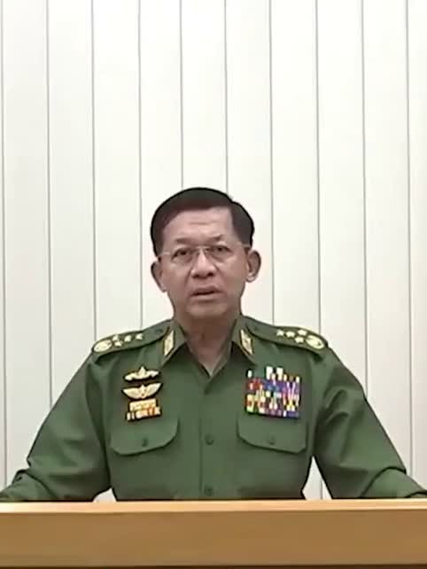 缅甸空军频频失误,敏昂莱变身运输大队长,为同盟军提供装备补给-度小