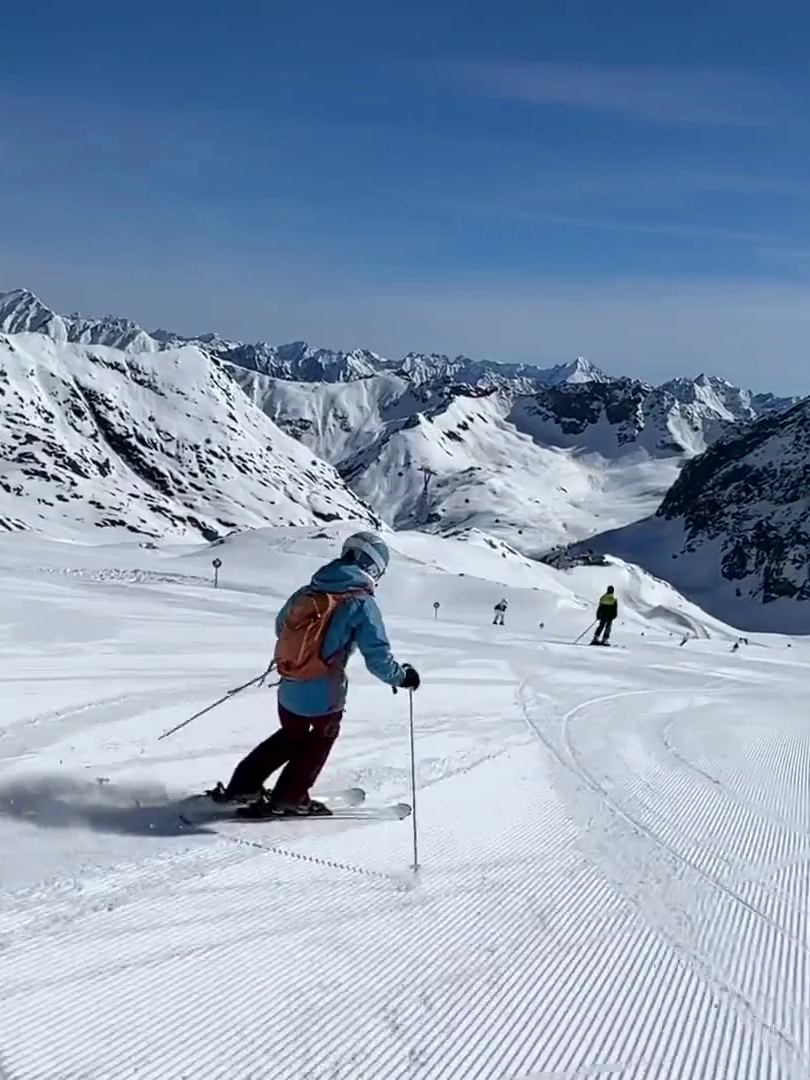 女儿elynn征服加州太浩湖滑雪赛勇夺双板滑雪冠军