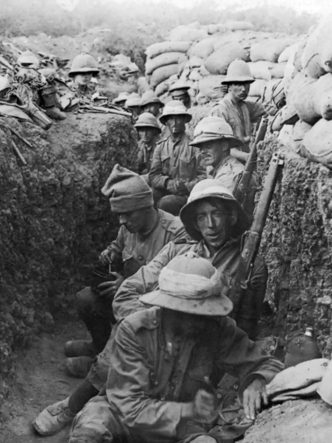 这是一张真实子弹相撞后嵌为一体的照片发生于一战时期的加利波利战役