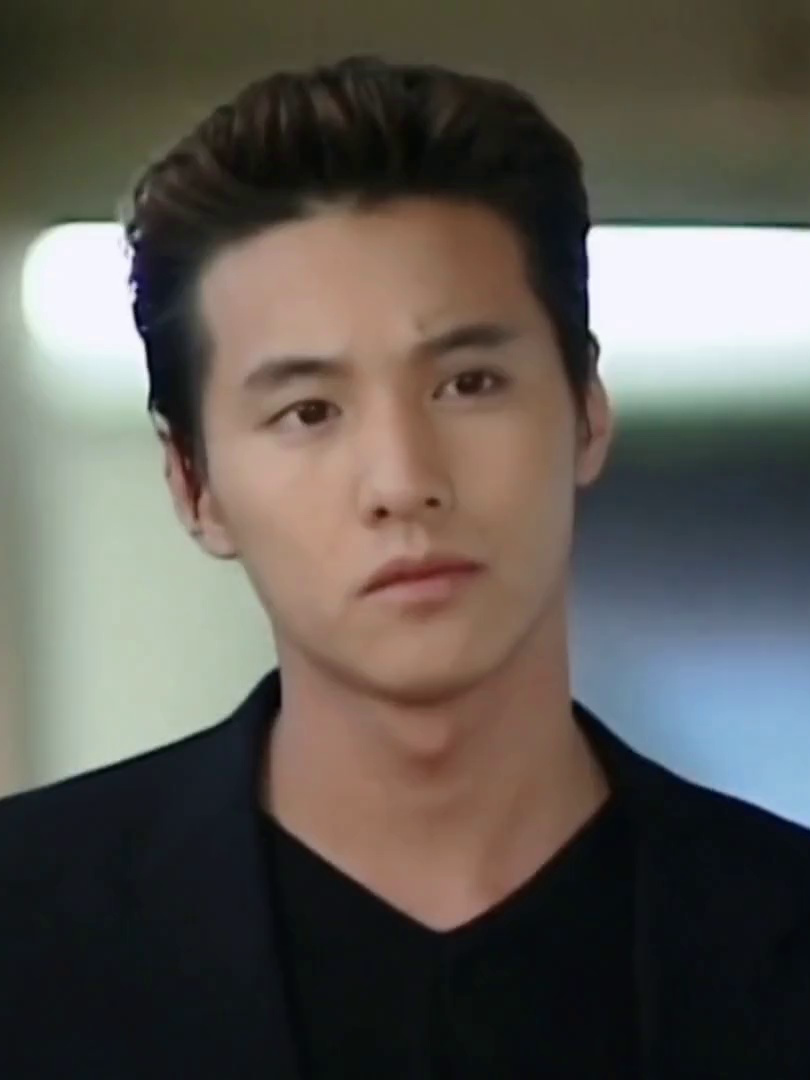 韩网热帖反响很不错的riize元彬机场照氛围感绝了